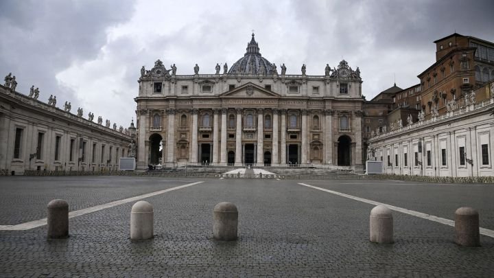 Juicio histórico en el Vaticano: investigan a un cardenal acusado de una malversación millonaria