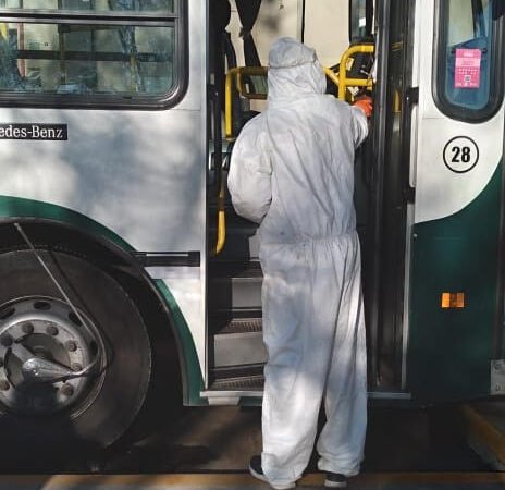 Se intensifica la limpieza y desinfección en los colectivos en la ciudad de San Luis.