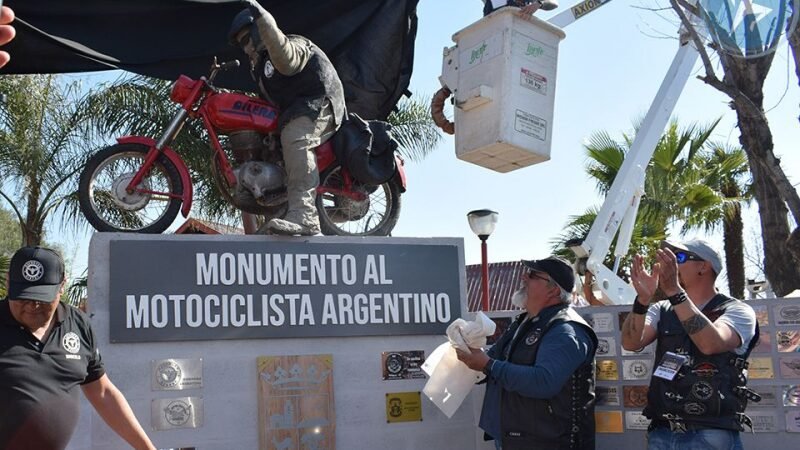 Merlo recibió a más de 900 motoqueros e inauguró el «Monumento al Motociclista Argentino»