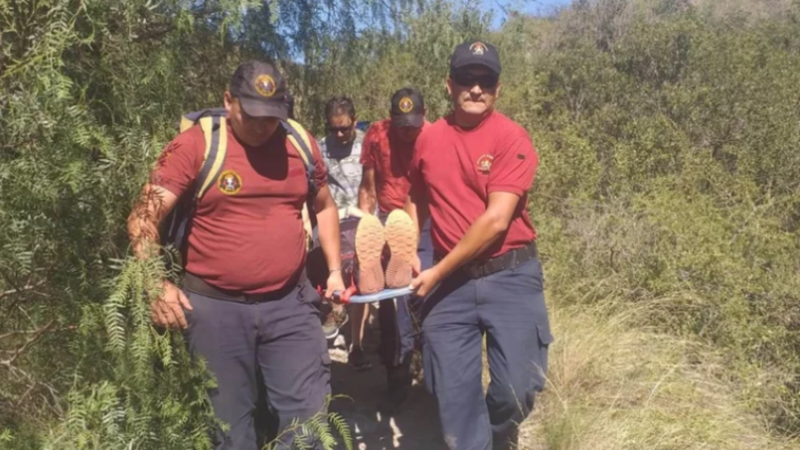 Rescataron a una mujer en Cerro de La Cruz