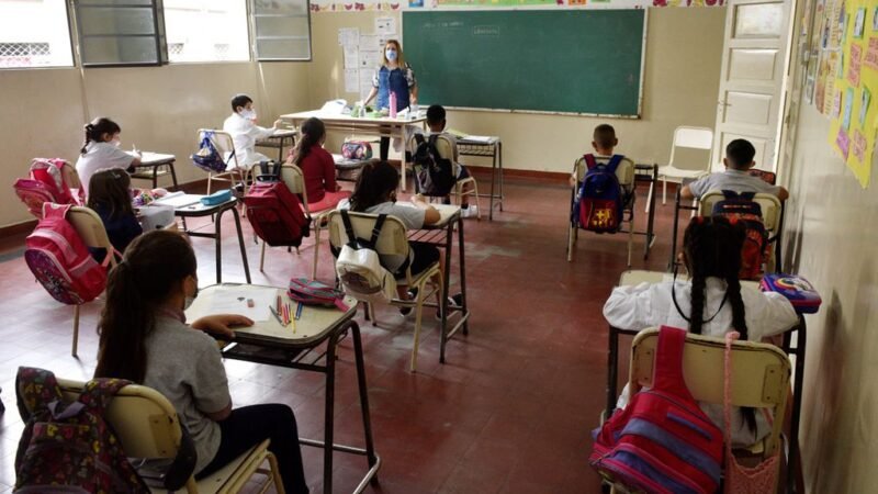 SOLO EL 14% DE LOS ESTUDIANTES EN SITUACIÓN DE POBREZA LOGRAN BUENOS DESEMPEÑOS