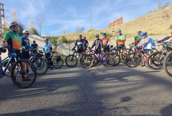 CICLISTAS ENTREGARON UN PETITORIO PIDIENDO MAYOR SEGURIDAD E HICIERON UN MINUTO DE SILENCIO POR DIEGO GATICA