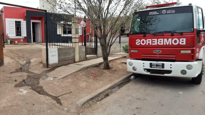 SE PRODUJO UN INCENDIO EN UNA VIVIENDA