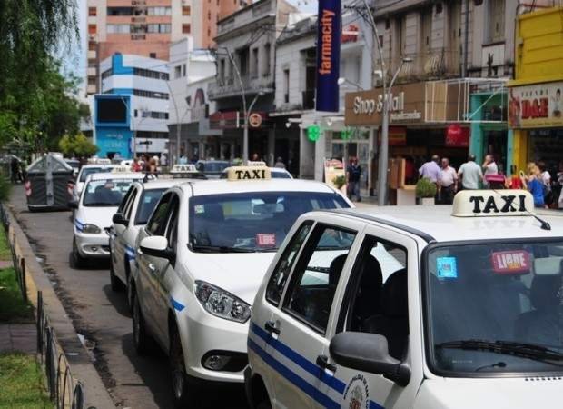 COMENZÓ A FUNCIONAR EL TAXI PARA MUJERES