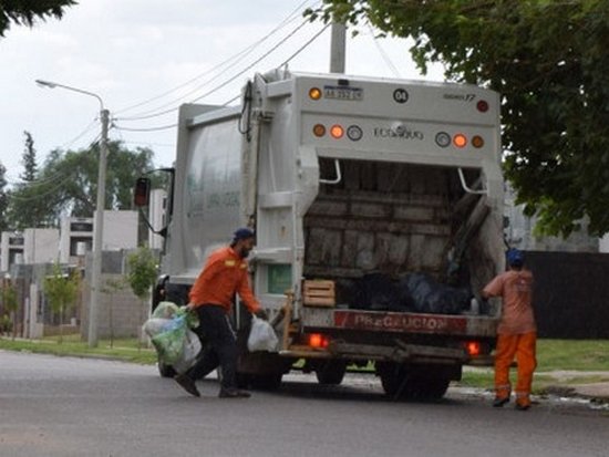 LOS RECOLECTORES DE BASURA DE LA CIUDAD DE SAN LUIS REALIZAN UN PARO