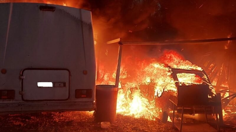 SE INCENDIARON VARIOS VEHÍCULOS EN UN DEPÓSITO