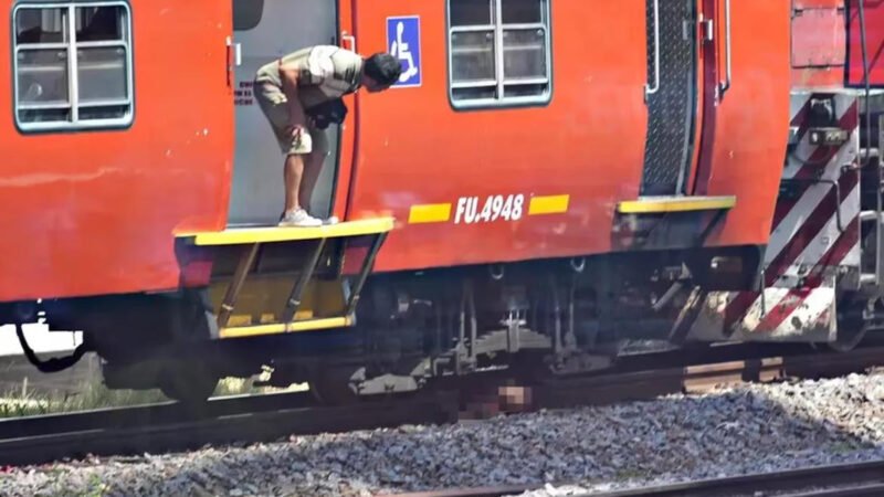 JUNTABA PALTAS SOBRE LAS VÍAS Y MURIÓ ATROPELLADO POR EL TREN