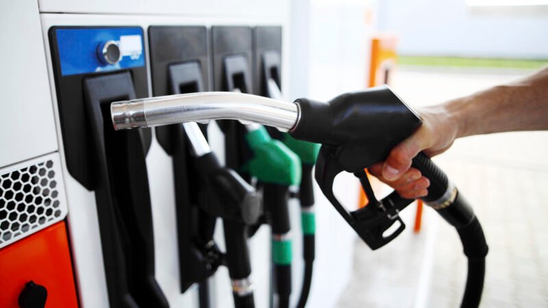 LOS COMBUSTIBLES EN SAN LUIS SUBIERON HASTA UN 6,1% Y LA NAFTA SÚPER SUPERÓ LA BARRERA DE LOS $200