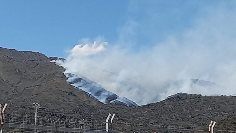 COMBATEN DOS INCENDIOS, UNO EN LA ZONA DE LOS MOLLES Y OTRO EN POTRERO DE LOS FUNES