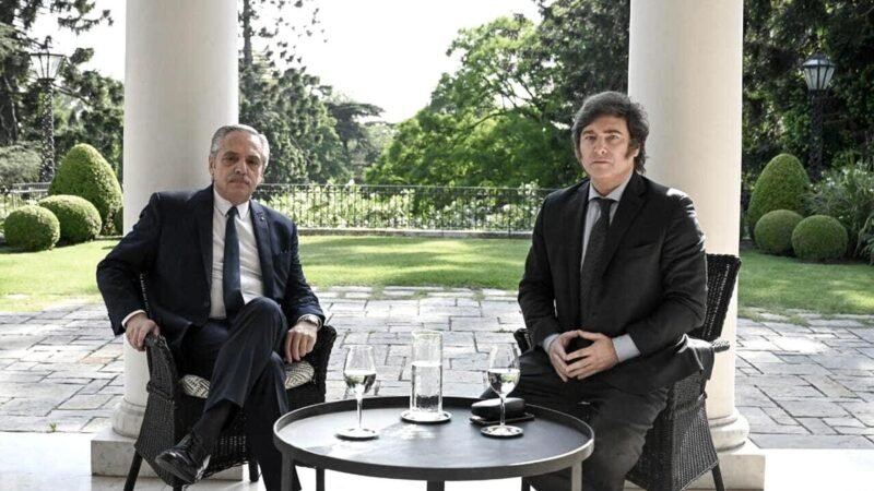 ALBERTO FERNÁNDEZ RECIBIÓ A JAVIER MILEI EN LA RESIDENCIA DE OLIVOS