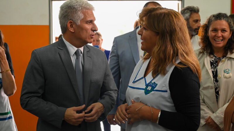 LOS DIRECTORES Y REGENTES DE ESCUELAS RECIBIRÁN UN AUMENTO DEL 10%