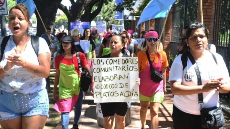 TENSIÓN EN LA PROTESTA DE ORGANIZACIÓN SOCIALES A LA QUINTA DE OLIVOS