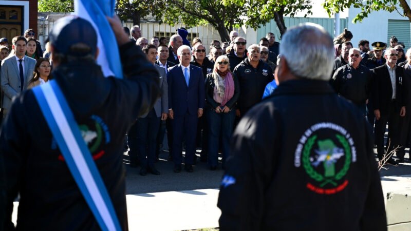 LOS SANLUISEÑOS HOMENAJEARON A LOS CAÍDOS EN EL CRUCERO ARA GENERAL BELGRANO