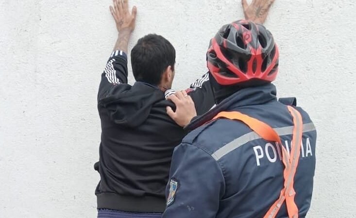 LA POLICÍA DEMORÓ A UN HOMBRE QUE SUSTRAJO ELEMENTOS DE UNA VIVIENDA