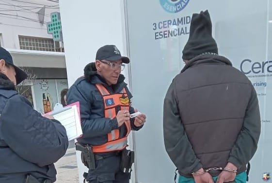 LA POLICÍA ARRESTÓ A UN SUJETO QUE TENÍA PEDIDO DE CAPTURA