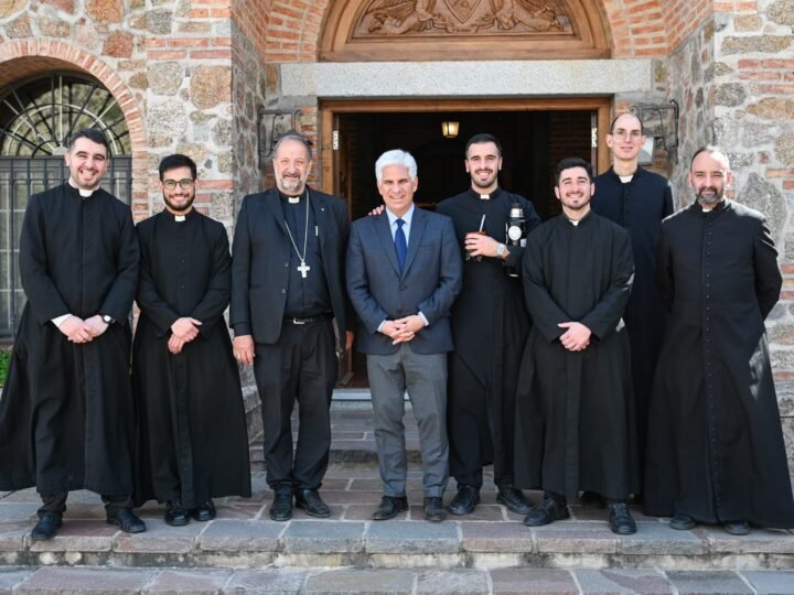 EL GOBERNADOR VISITÓ EL MONASTERIO DONDE FUNCIONA EL SEMINARIO DE LA DIÓCESIS DE SAN LUIS