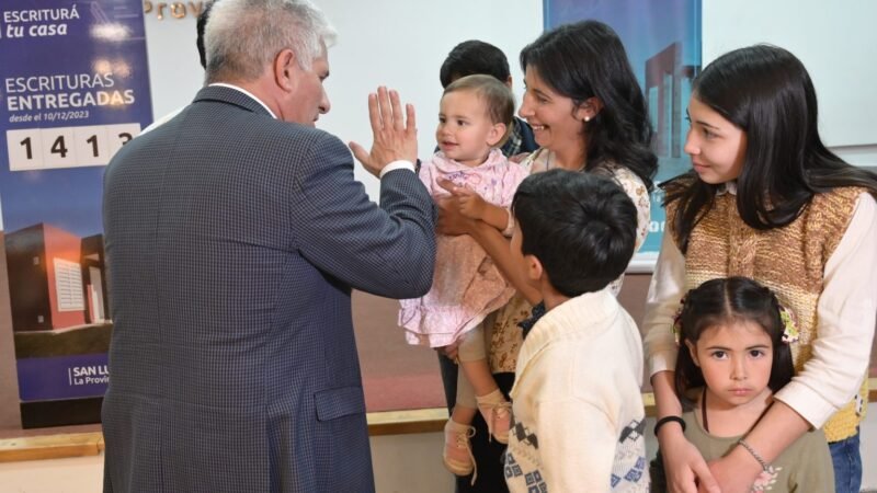 SAN LUIS SUPERÓ LA BARRERA DE LAS 1.400 VIVIENDAS ESCRITURADAS EN OTRA EMOTIVA CEREMONIA