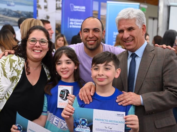 EL GOBERNADOR RECONOCIÓ A LOS PROYECTOS DESTACADOS DE LA FERIA DE CIENCIAS