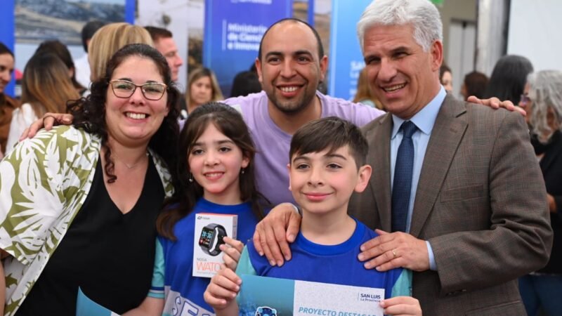 EL GOBERNADOR RECONOCIÓ A LOS PROYECTOS DESTACADOS DE LA FERIA DE CIENCIAS