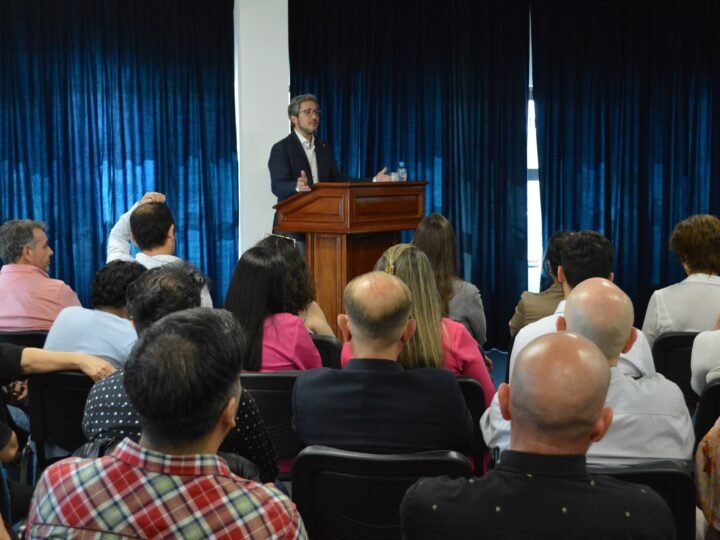 BRINDARON UNA CONFERENCIA SOBRE SISTEMAS ELECTORALES EN LA LEGISLATURA