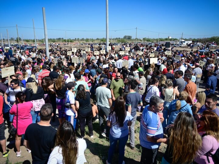 POGGI ACOMPAÑÓ A PREADJUDICATARIOS CAPITALINOS EN LA PRIMERA VISITA DE OBRA A SUS FUTURAS VIVIENDAS