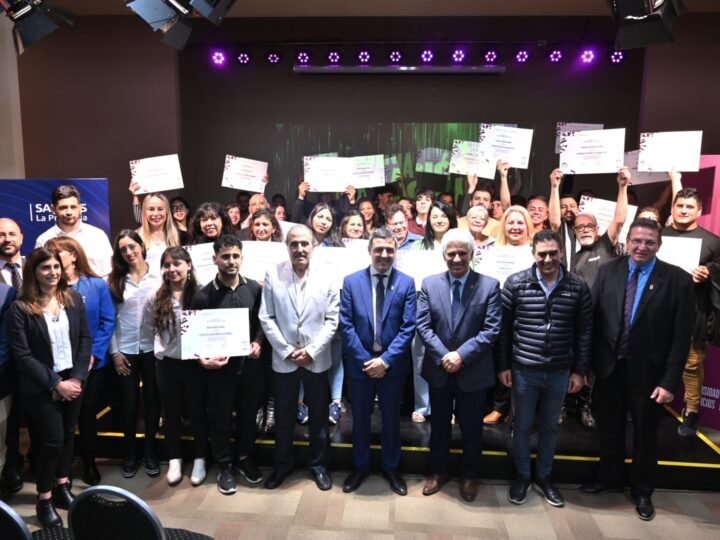 POGGI CELEBRÓ JUNTO CON LOS NUEVOS EGRESADOS DE LA UPRO