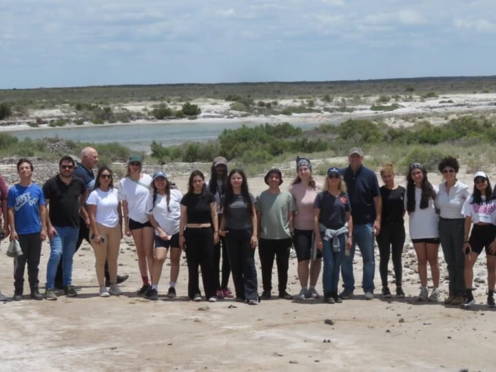 ESTUDIANTES DE LA UNVIME RECORRIERON EL SITIO RAMSAR DE GUANACACHE