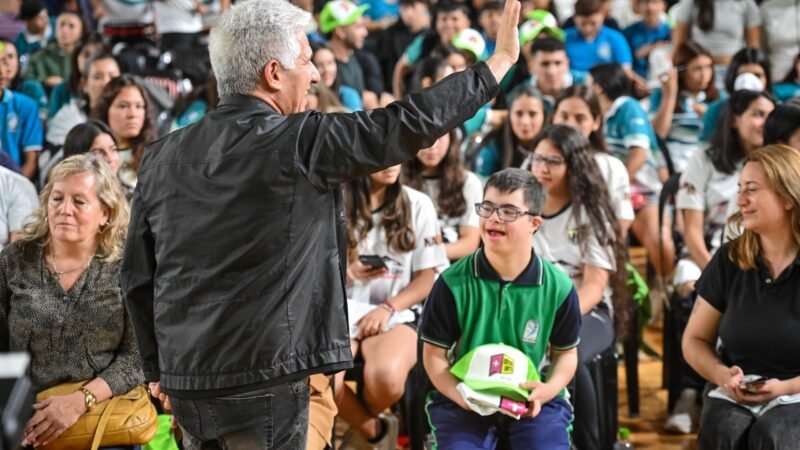 POGGI FESTEJÓ JUNTO A MILES DE CHICOS LA FINAL DE LOS JUEGOS INTERCOLEGIALES DEPORTIVOS