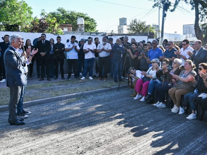 EL GOBERNADOR INSPECCIONÓ OBRAS DE REPAVIMENTACIÓN QUE REALIZA LA MUNICIPALIDAD CAPITALINA