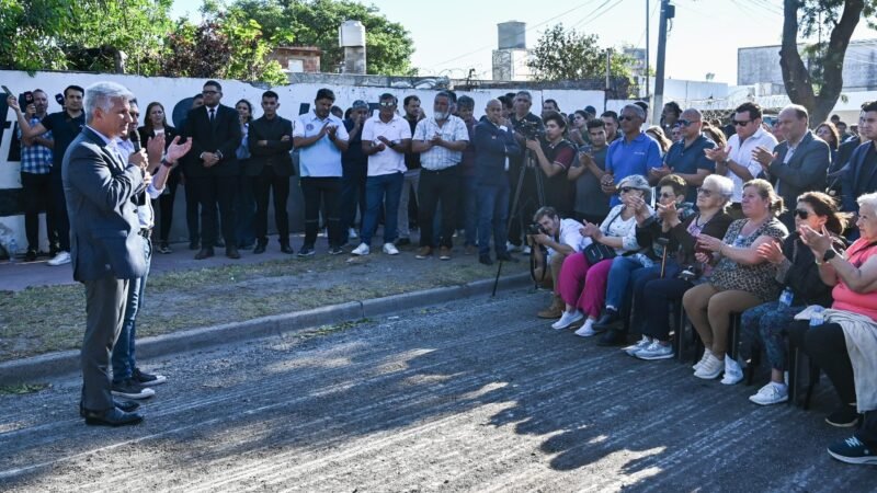 EL GOBERNADOR INSPECCIONÓ OBRAS DE REPAVIMENTACIÓN QUE REALIZA LA MUNICIPALIDAD CAPITALINA