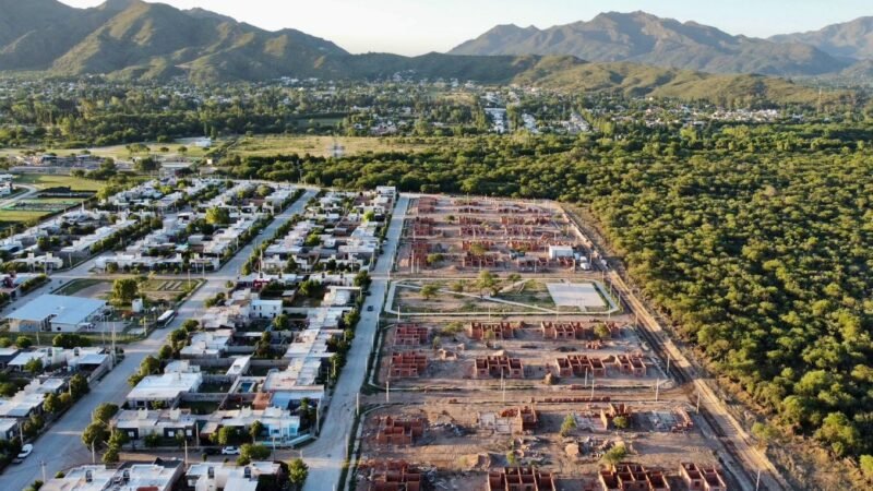 EL GOBIERNO CONSTRUYE 1.500 VIVIENDAS EN DISTINTOS PUNTOS DE LA PROVINCIA