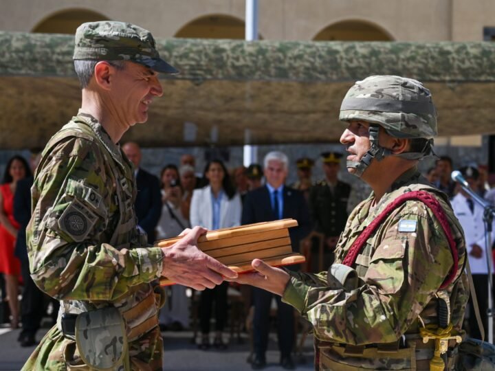 POGGI PARTICIPÓ DE LA CEREMONIA DE RELEVO EN LA AGRUPACIÓN DE ARTILLERÍA DE CAMPAÑA 601