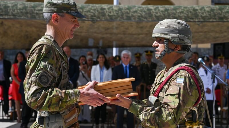 POGGI PARTICIPÓ DE LA CEREMONIA DE RELEVO EN LA AGRUPACIÓN DE ARTILLERÍA DE CAMPAÑA 601