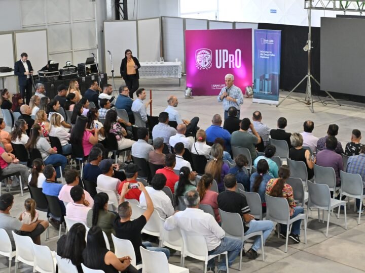 “SI LOS INTENDENTES NO PUEDEN PAGAR EL BONO, QUE EXPLIQUEN QUÉ HACEN CON LA PLATA”