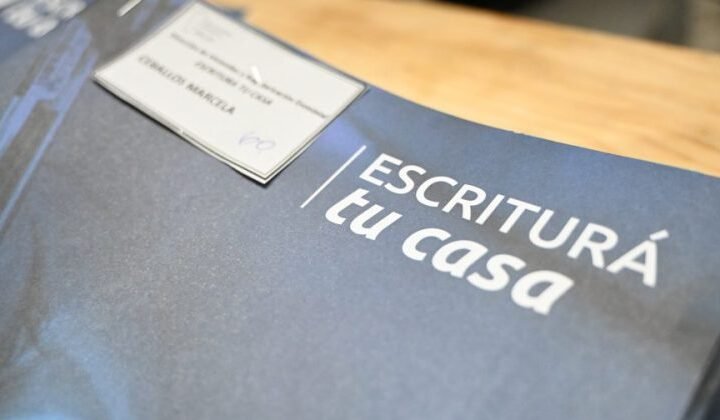 “REMOVIMOS LOS OBSTÁCULOS BUROCRÁTICOS Y MÁS DE 2.500 FAMILIAS ESCRITURARON SU VIVIENDA»