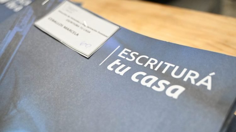 “REMOVIMOS LOS OBSTÁCULOS BUROCRÁTICOS Y MÁS DE 2.500 FAMILIAS ESCRITURARON SU VIVIENDA»