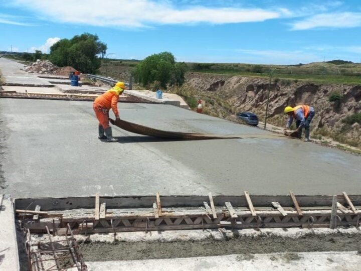 LA REPARACIÓN DEL PUENTE FRENTE AL HOSPITAL «RAMÓN CARRILLO» ALCANZÓ EL 67% DE AVANCE