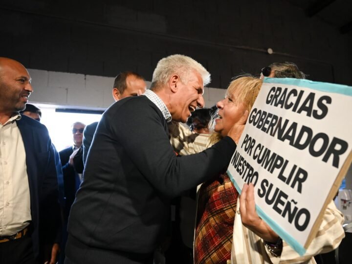 EL GOBERNADOR FIRMÓ LA LICITACIÓN PARA LLEVAR GAS NATURAL A 1.574 FAMILIAS DE LA PUNTA