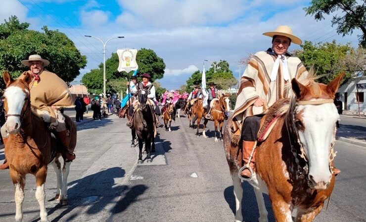 INSTITUCIONES CULTURALES Y AGRUPACIONES GAUCHAS PARTICIPARÁN DEL DESFILE DEL 25 DE MAYO