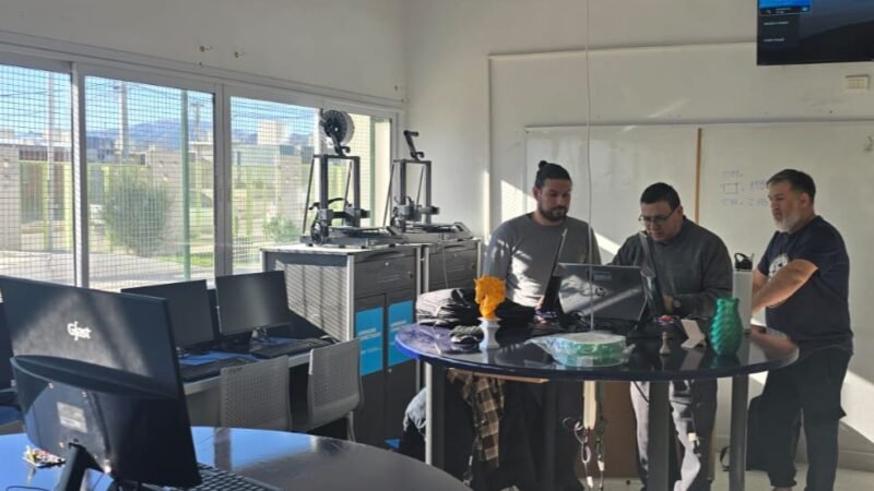 LA ESCUELA ‘SERRANÍAS PUNTANAS’ INAUGURÓ UNA SALA DE INFORMÁTICA Y ROBÓTICA