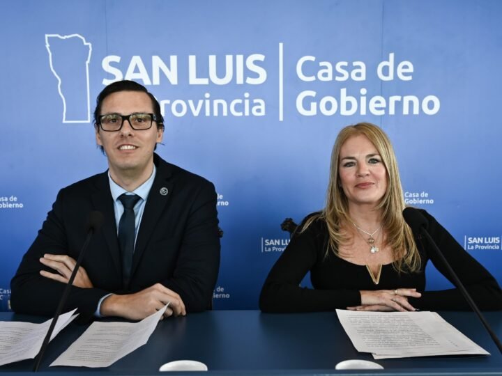 EL EJECUTIVO Y EL COLEGIO DE ESCRIBANOS FIRMARON UN CONVENIO PARA DIGITALIZAR TRÁMITES INMUEBLES