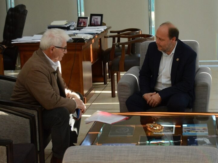 AMONDARAIN Y EL INTENDENTE DE NAVIA COORDINAN ACCIONES PARA FORTALECER EL SUR PROVINCIAL