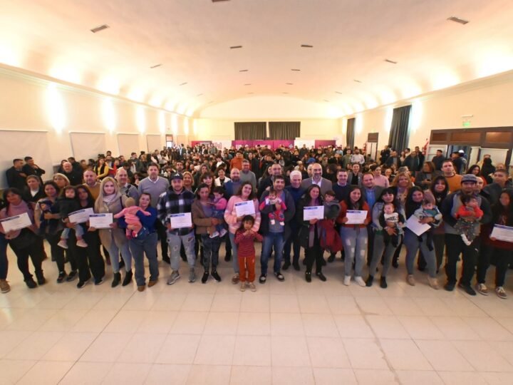 POGGI ENCABEZÓ LA ENTREGA DE CERTIFICADOS A 429 EMPRENDEDORES DE PEDERNERA