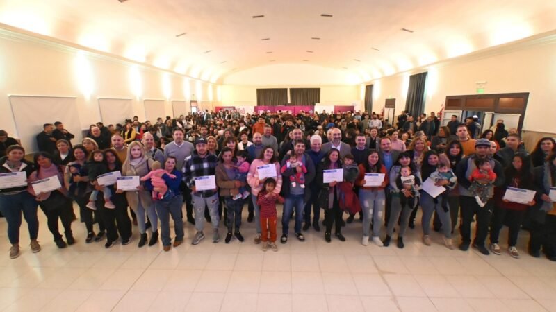 POGGI ENCABEZÓ LA ENTREGA DE CERTIFICADOS A 429 EMPRENDEDORES DE PEDERNERA
