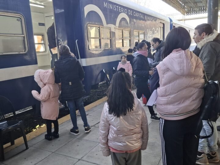 EL TREN DE CAPITAL HUMANO COMENZÓ A BRINDAR ATENCIÓN SANITARIA Y PROPUESTAS CULTURALES