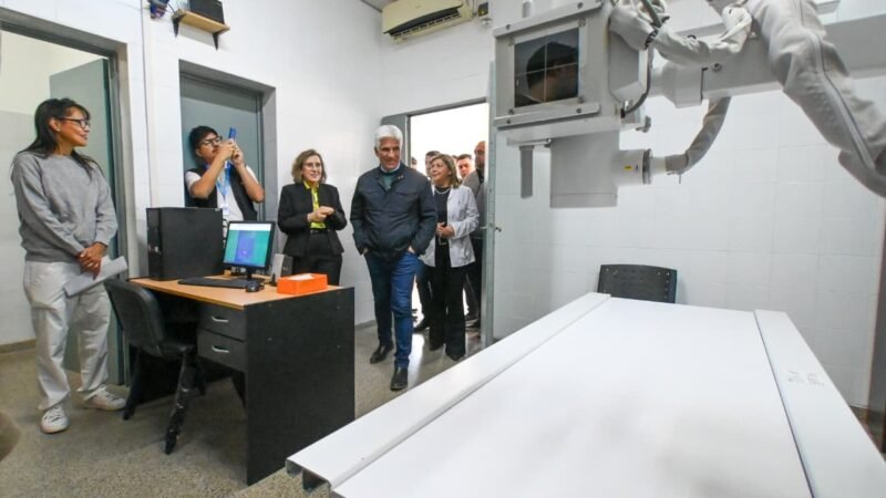 EL GOBERNADOR RECORRIÓ LAS RENOVADAS INSTALACIONES DEL HOSPITAL ‘BRAULIO MOYANO’
