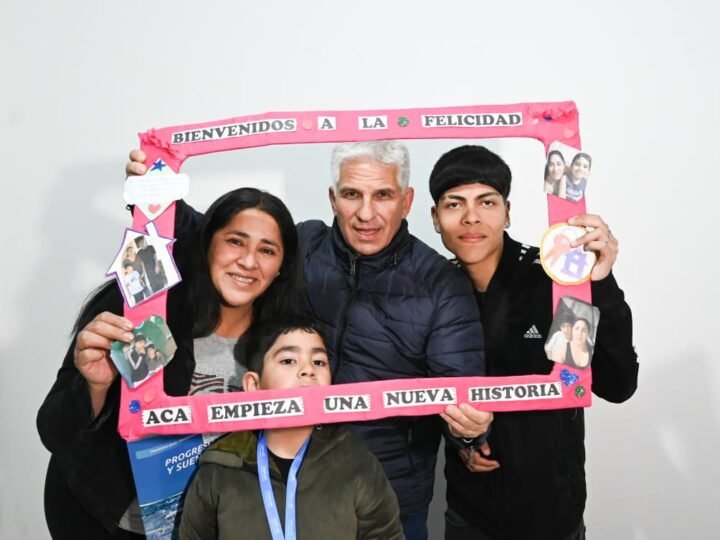 TRES FAMILIAS DE NOGOLÍ RECIBIERON LAS LLAVES DE SUS NUEVOS HOGARES 