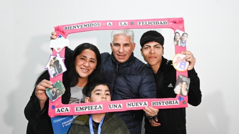 TRES FAMILIAS DE NOGOLÍ RECIBIERON LAS LLAVES DE SUS NUEVOS HOGARES 