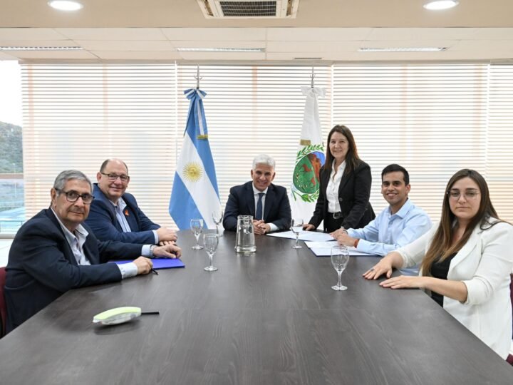 EMPEZÓ A CONCRETARSE EL SUEÑO DE LA CASA PROPIA PARA SEIS FAMILIAS DE LOS MOLLES 