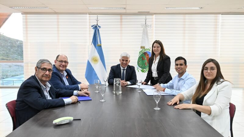 EMPEZÓ A CONCRETARSE EL SUEÑO DE LA CASA PROPIA PARA SEIS FAMILIAS DE LOS MOLLES 